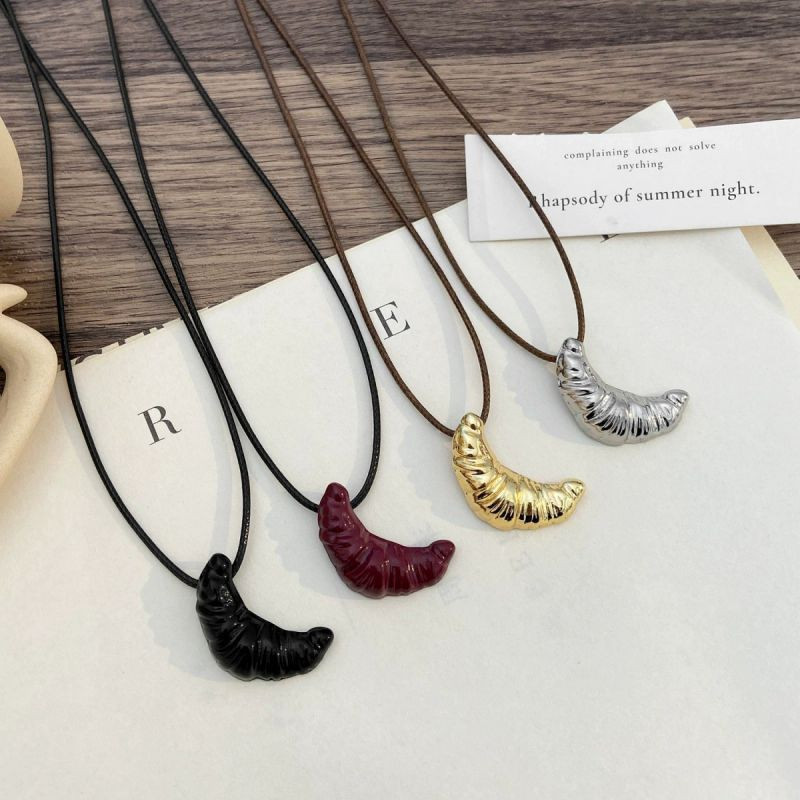 Длинная цепочка на шнурке с подвеской в форме полумесяца CJT11542