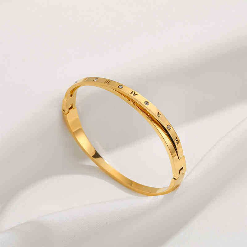 Браслет жесткий с римскими цифрами и кристаллами CJL11345