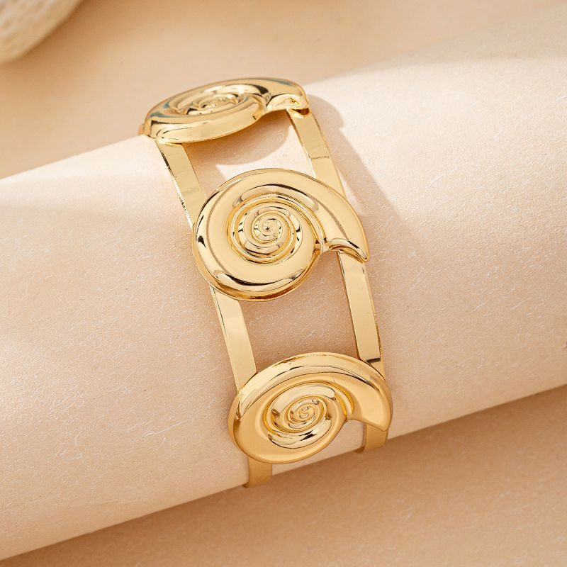 Браслет жесткий разомкнутый с круглыми медальонами CJM14405