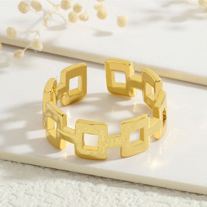 Геометрическое широкое кольцо с прорезным квадратным узором CJG67715