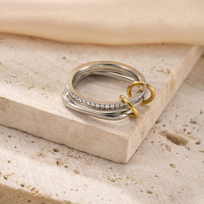 Стальное кольцо-тринити из трех переплетенных ободков CJN86050