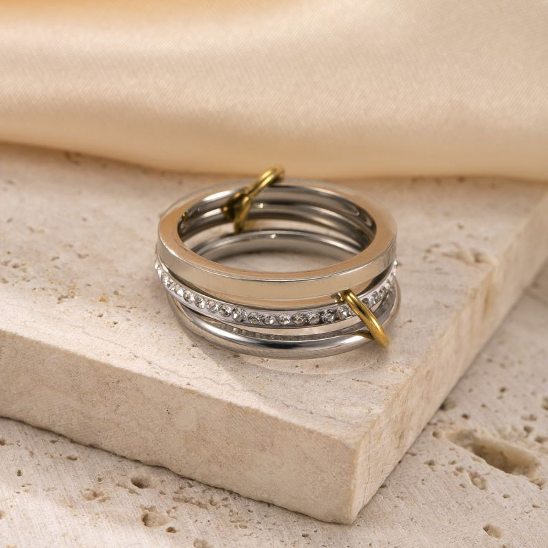 Стальное кольцо-тринити из трех переплетенных ободков CJN86050