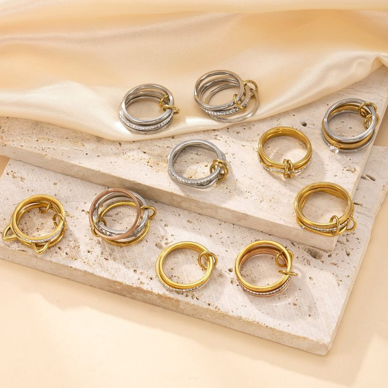 Стальное кольцо-тринити из трех переплетенных ободков CJN86050