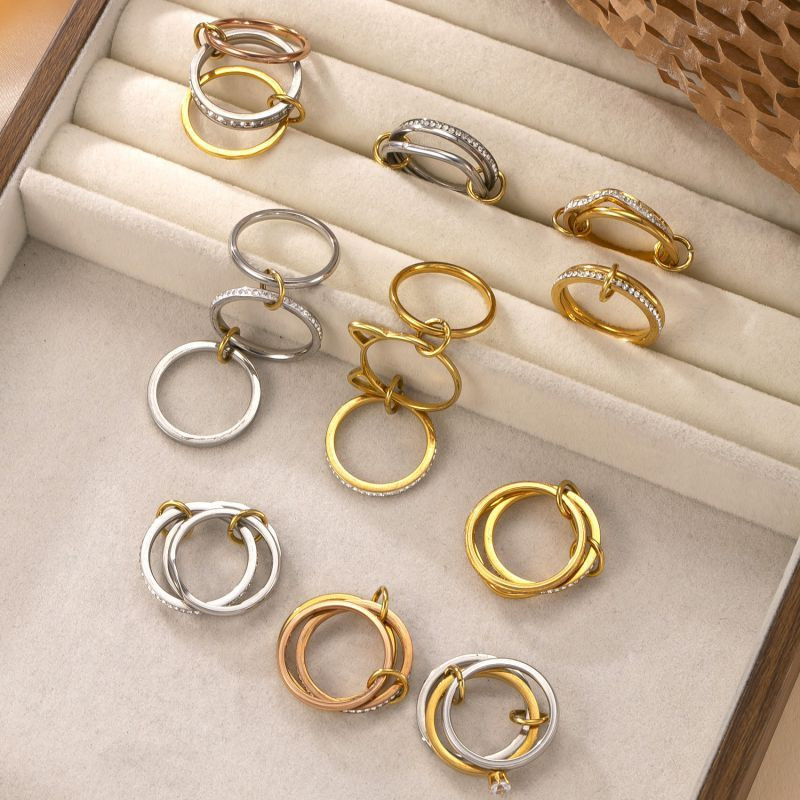 Стальное кольцо-тринити из трех переплетенных ободков CJN86050