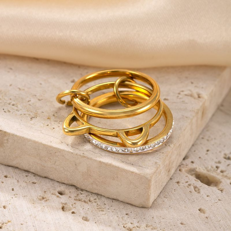 Стальное кольцо-тринити из трех переплетенных ободков CJN86050