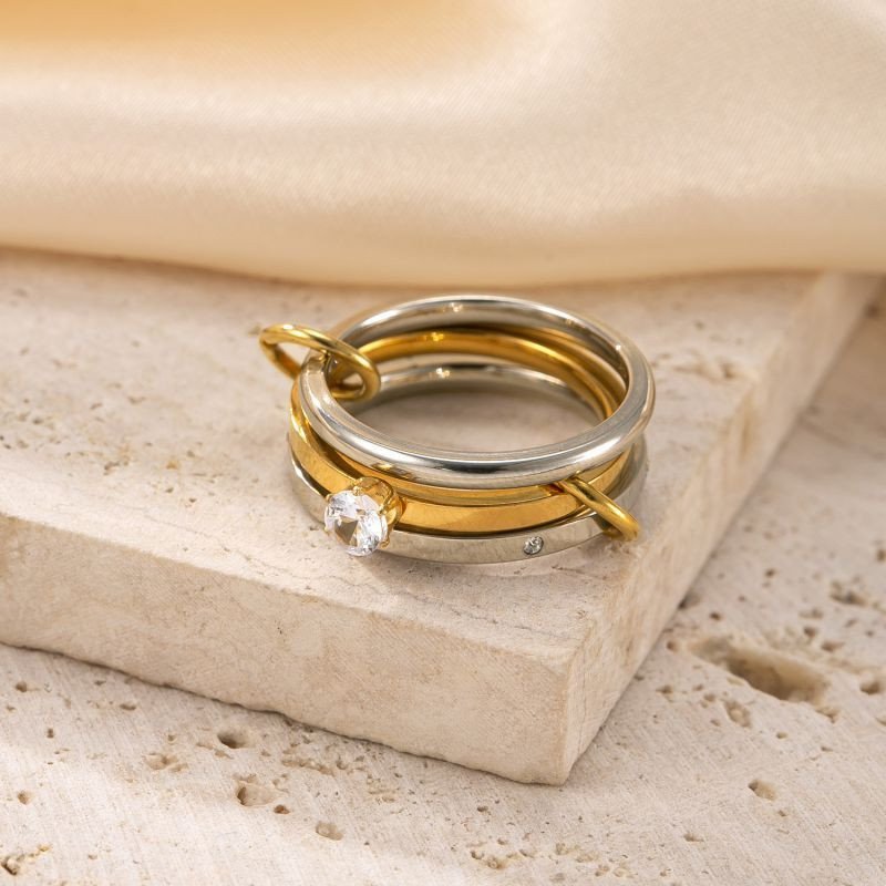 Стальное кольцо-тринити из трех переплетенных ободков CJN86050