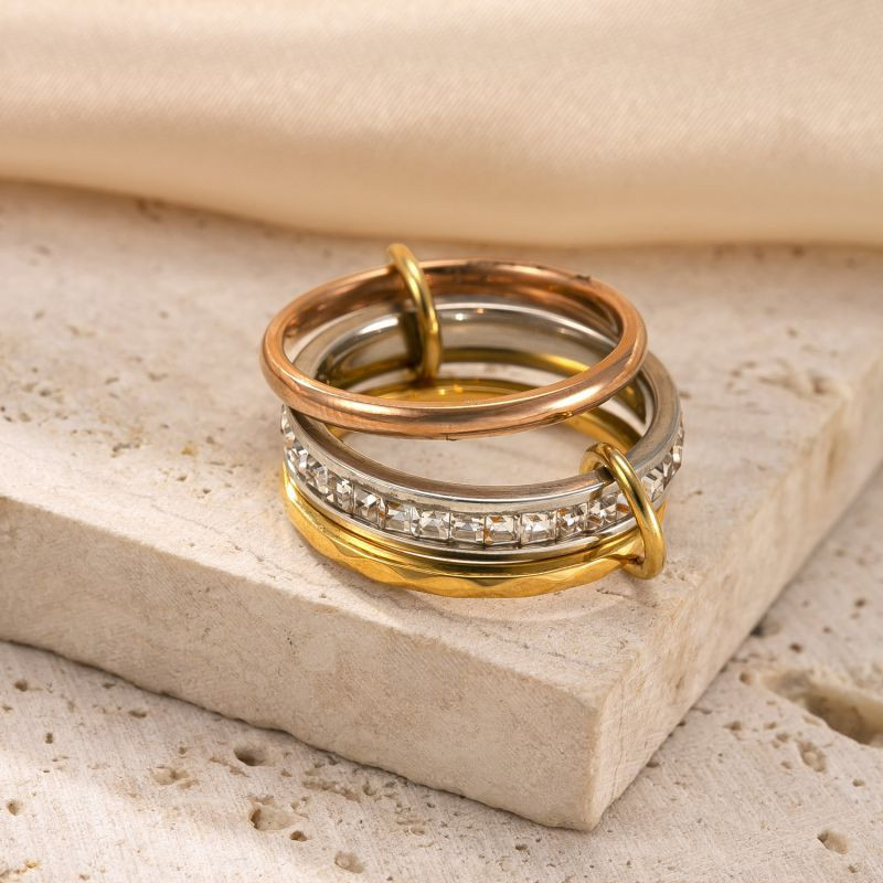 Стальное кольцо-тринити из трех переплетенных ободков CJN86050