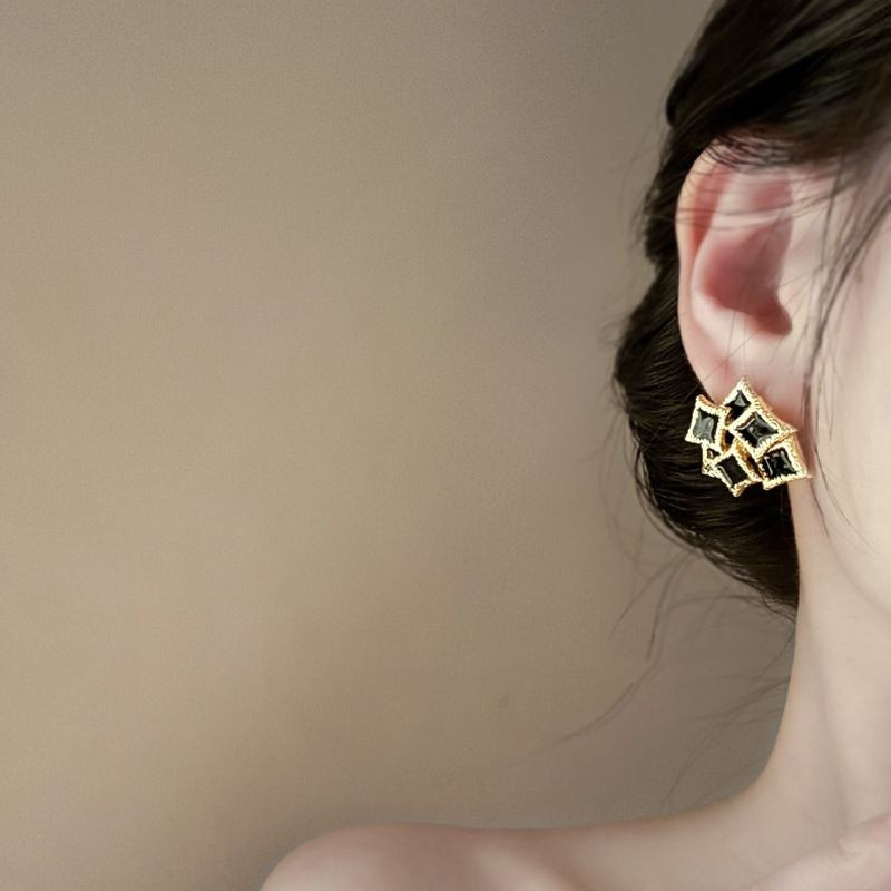 Стильные серьги-пусеты Контрастная геометрия Черные ромбы CJG56741