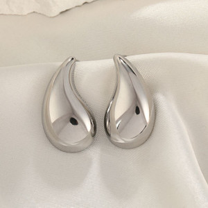 Серебристые серьги-пусеты Объемные капли CJH27622