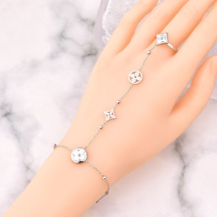 Слейв-браслет цветочная нежность с фианитами Слейв-браслет цветочная нежность с фианитами