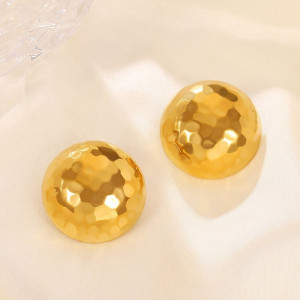 Чеканные золотистые серьги-пусеты CJD62468 Чеканные золотистые серьги-пусеты CJD62468