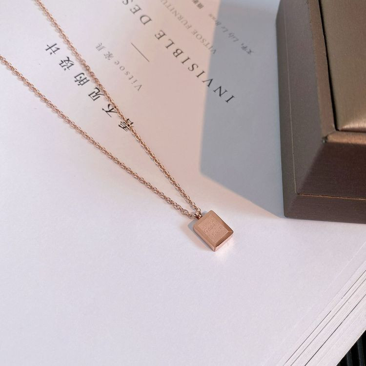 Минималистичная цепочка с кулоном в форме конверта J10502CJJ Минималистичная цепочка с кулоном в форме конверта J10502CJJ