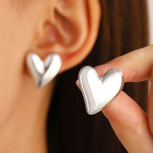 Стильные серьги-пусеты объемные сердца CJN89684