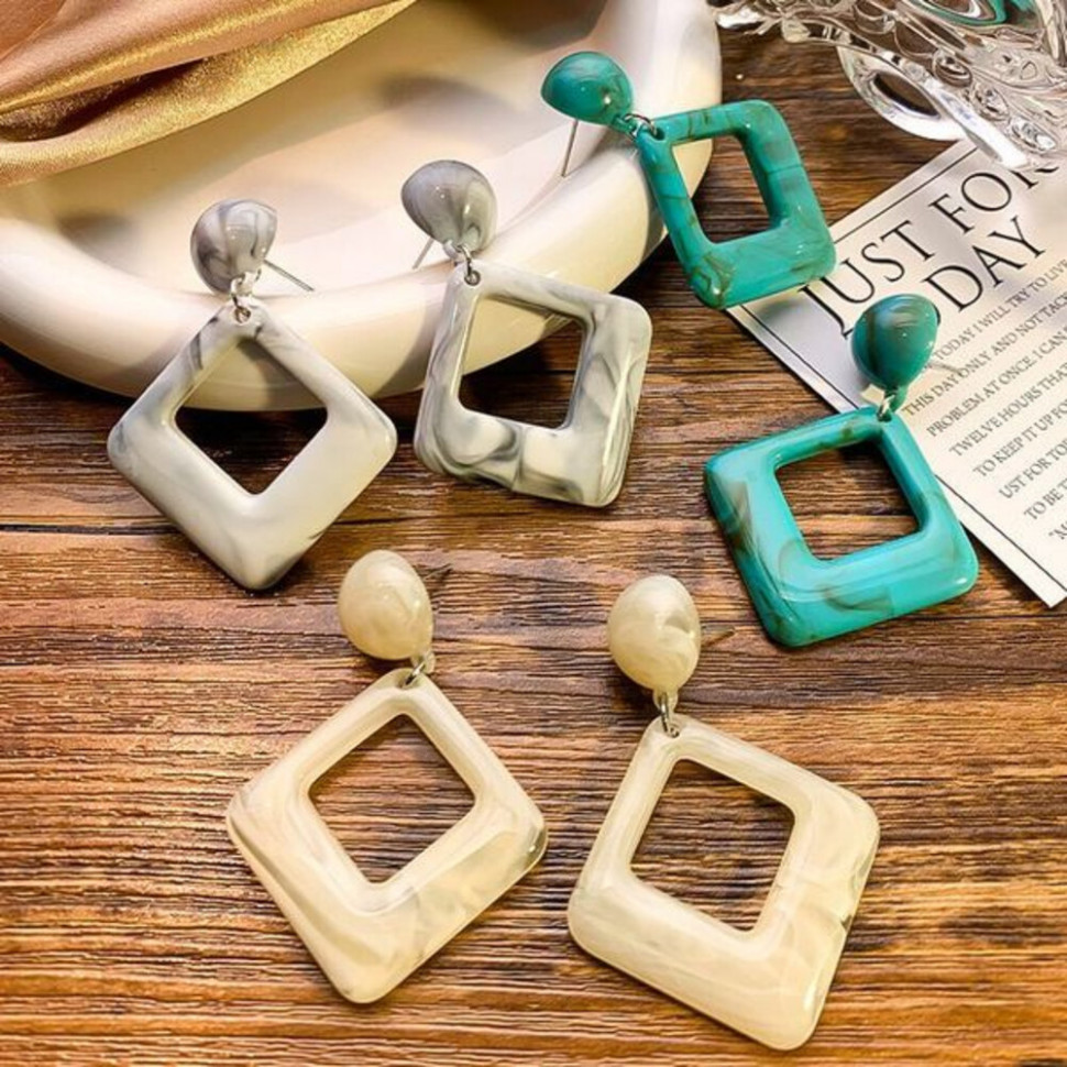 Геометрические висячие серьги с бирюзовым мраморным узором CJH77416