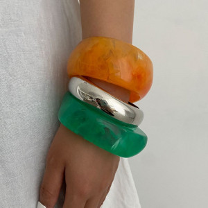 Браслет жесткий акриловый с эффектом натурального среза CJP35928