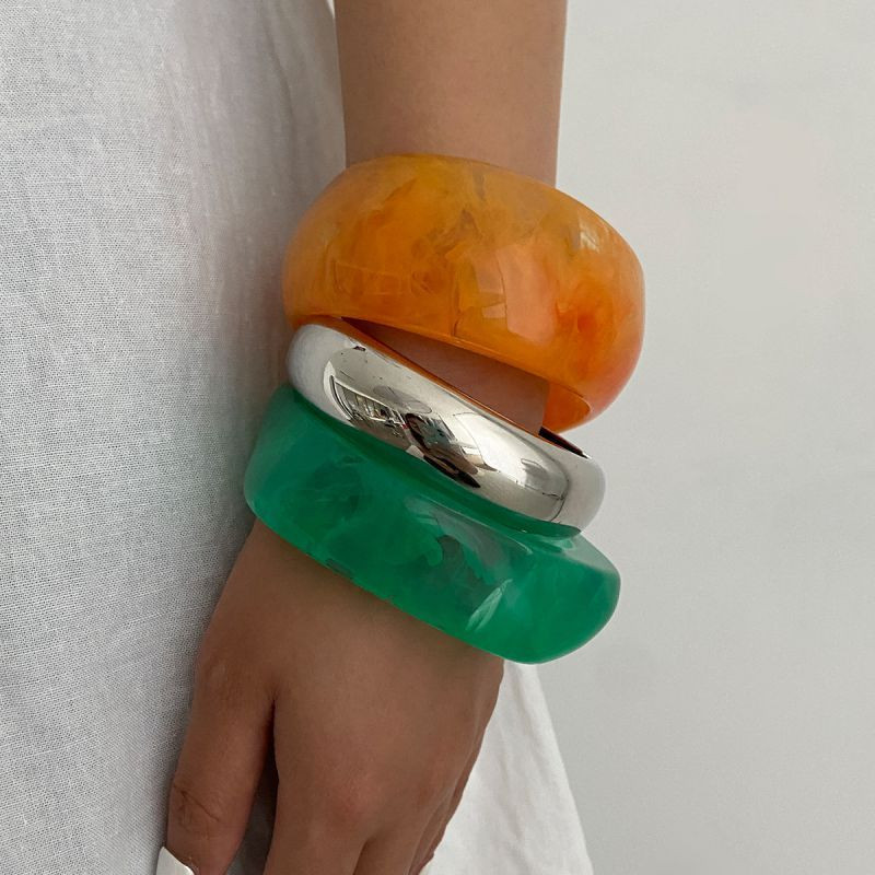 Браслет жесткий акриловый с эффектом натурального среза CJP35928