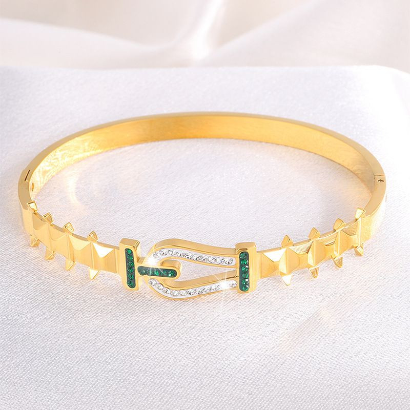 Браслет жесткий с декоративным узлом и кристаллами CJP54261