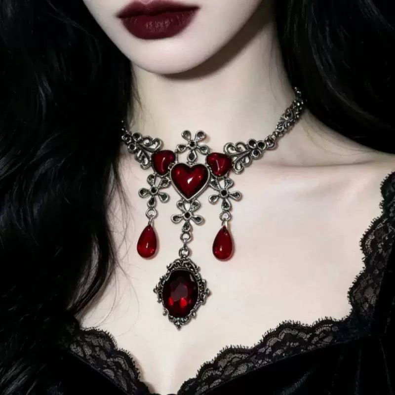 Красное колье с сердцем CJZ43441
