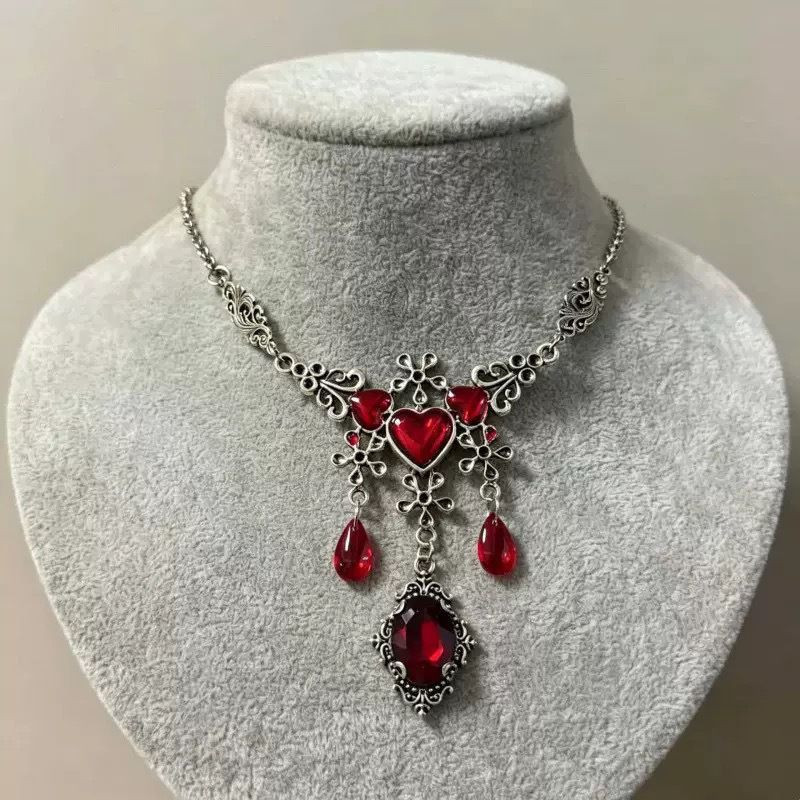 Красное колье с сердцем CJZ43441