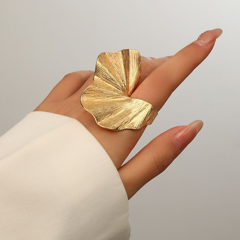 Кольцо широкое с эффектом драпировки CJL97466