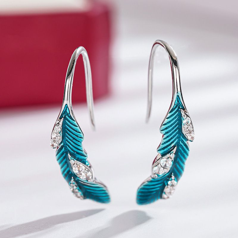 Серьги-петли с эмалевым пером CJR56615 Серьги-петли с эмалевым пером CJR56615