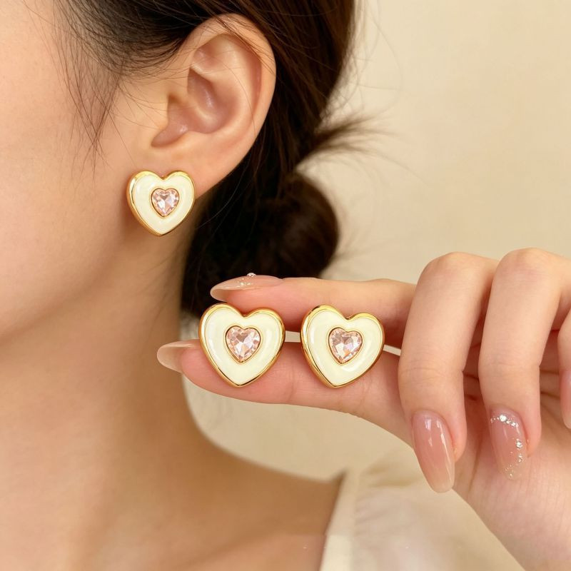 Красные серьги с сердцем CJZ56380
