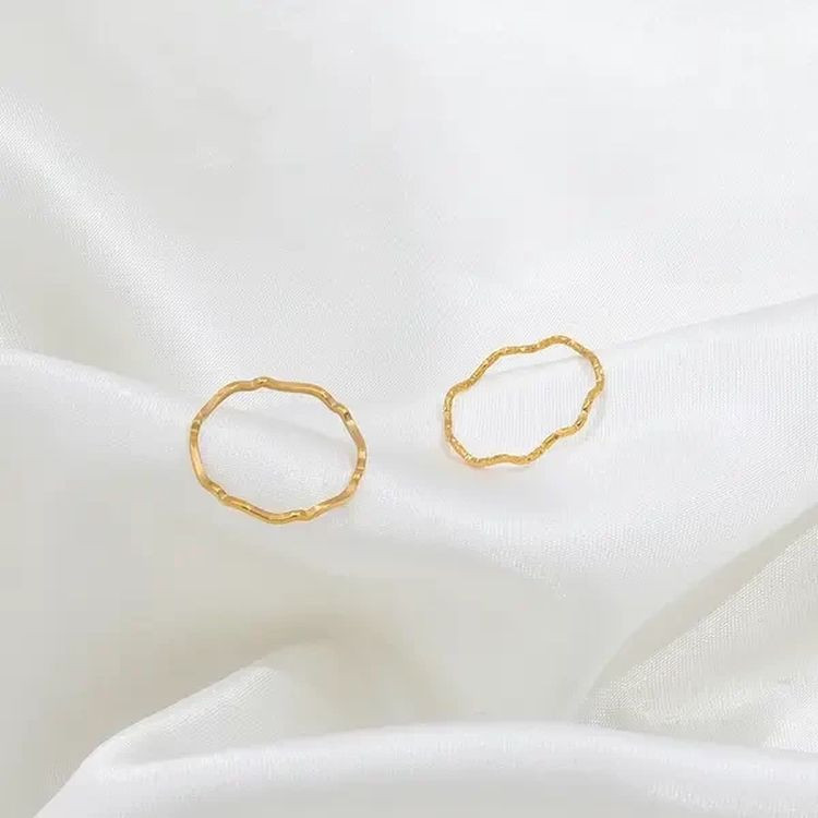 Кольцо стальное с напылением золотом зигзаг J10169CJJ Кольцо стальное с напылением золотом зигзаг J10169CJJ