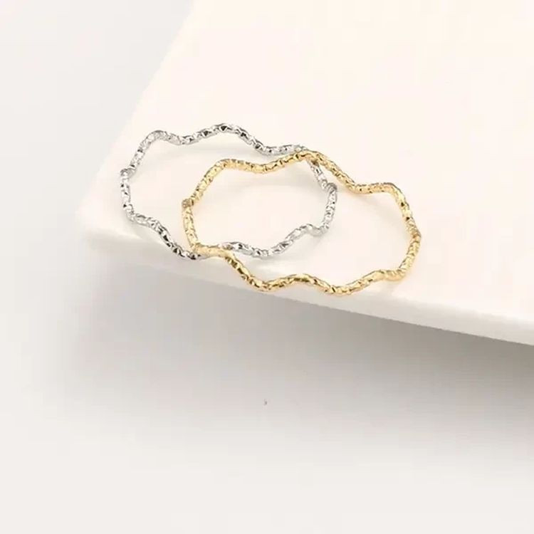 Кольцо стальное с напылением золотом зигзаг J10169CJJ Кольцо стальное с напылением золотом зигзаг J10169CJJ