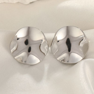 Серебристые серьги-пусеты Мятые диски CJH27626