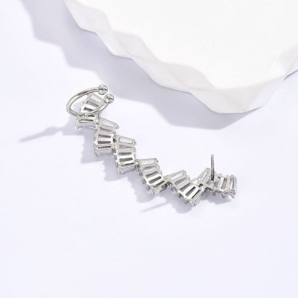 Длинный кафф-зигзаг с кристаллами багетной огранки CJL91702 Длинный кафф-зигзаг с кристаллами багетной огранки CJL91702