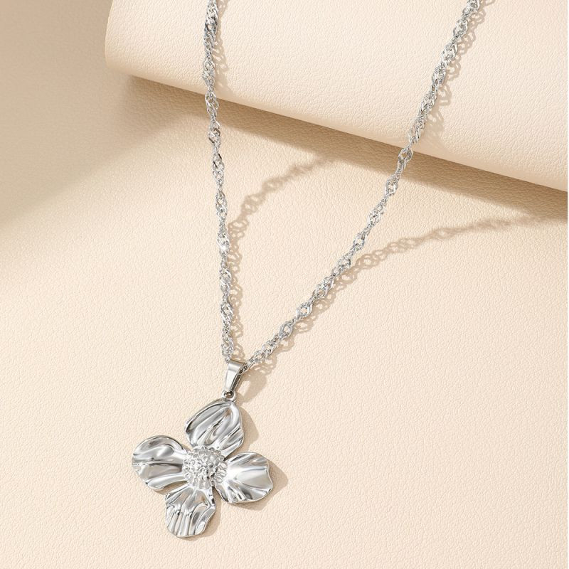 Золотистая цепочка с объемным цветком CJL77565