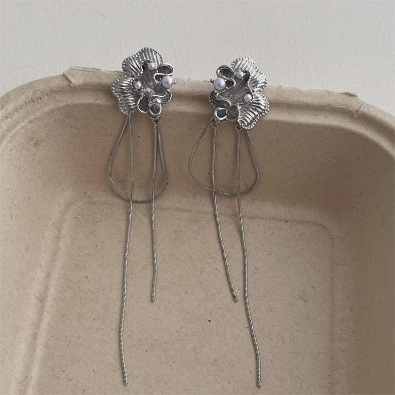 Длинные серебристые серьги с цветами и тонкими цепями CJL14726