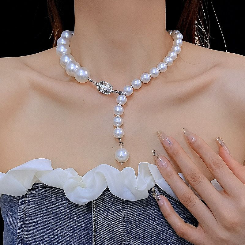 Длинное жемчужное колье-сотуар с декоративным замком CJM18320