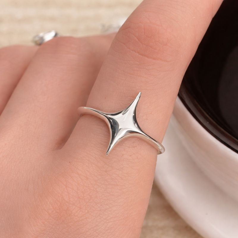 Футуристичное кольцо в форме четырехконечной звезды 1J12353CJJ