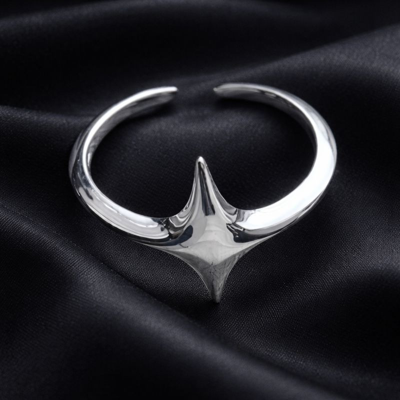 Футуристичное кольцо в форме четырехконечной звезды 1J12353CJJ