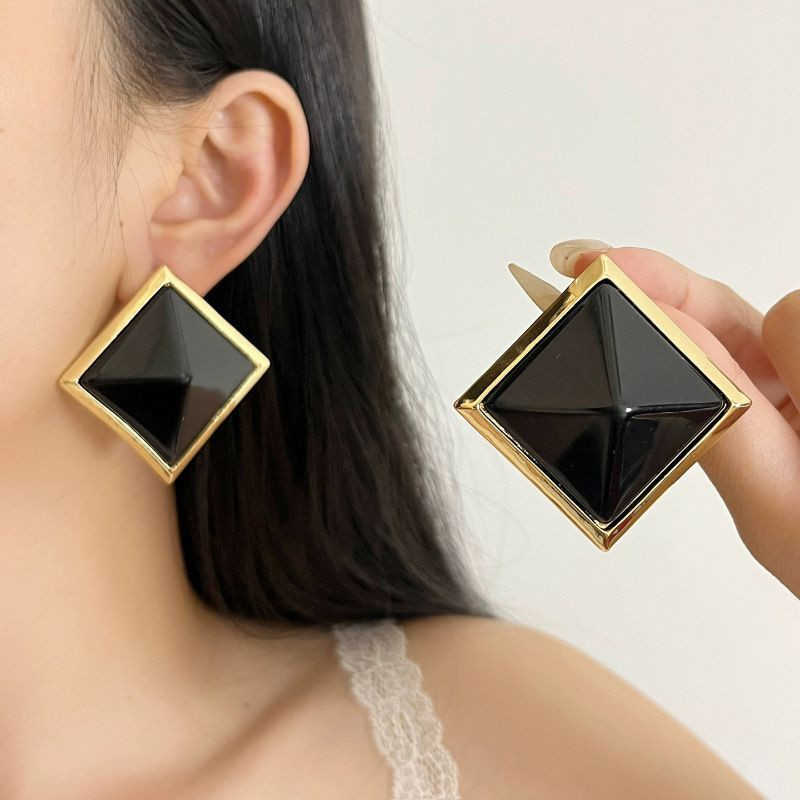 Серьги-гвоздики CJP90511