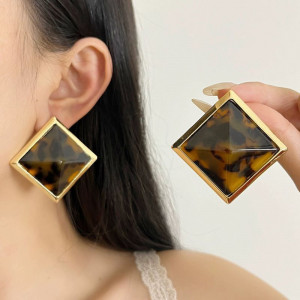 Крупные серьги-пусеты геометрические ромбы CJP90511 Крупные серьги-пусеты геометрические ромбы CJP90511