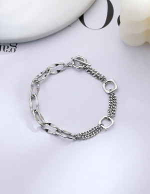 Браслет с плетеным узором и фианитами R86999