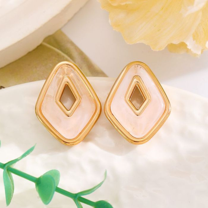 Элегантные серьги-пусеты ромбы с эмалью CJM62425