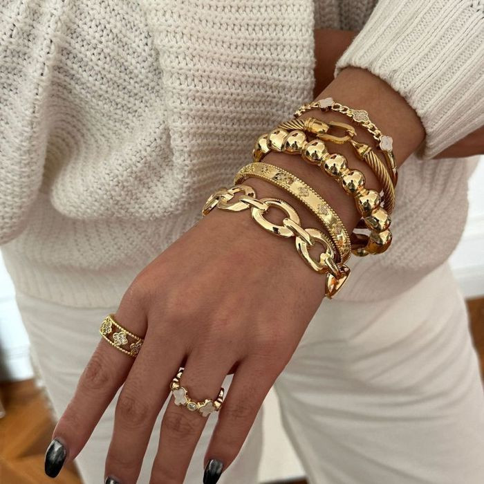 Браслет жесткий золотистый в виде витого жгута CJL16320