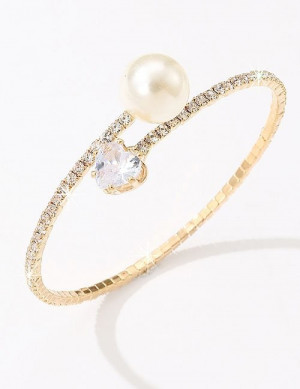 Браслет жесткий разомкнутый с жемчугом и кристаллом Z34376 Браслет жесткий разомкнутый с жемчугом и кристаллом Z34376