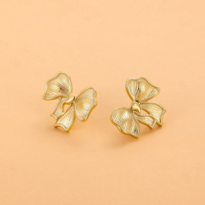 Серьги-пусеты Банты объемные фактурные CJL18236 Серьги-пусеты Банты объемные фактурные CJL18236