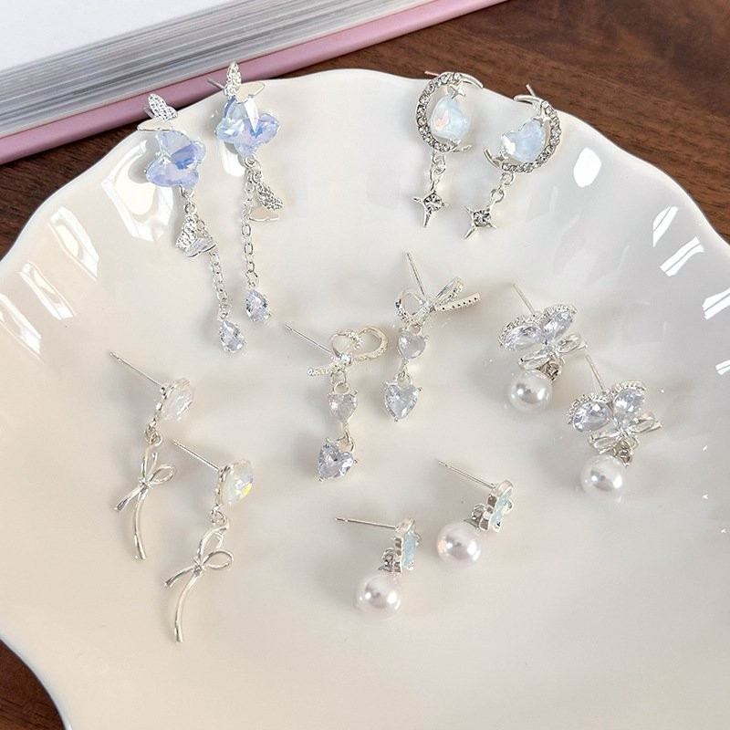 Серьги-гвоздики с сердцем и изогнутым подвесом CJD81446