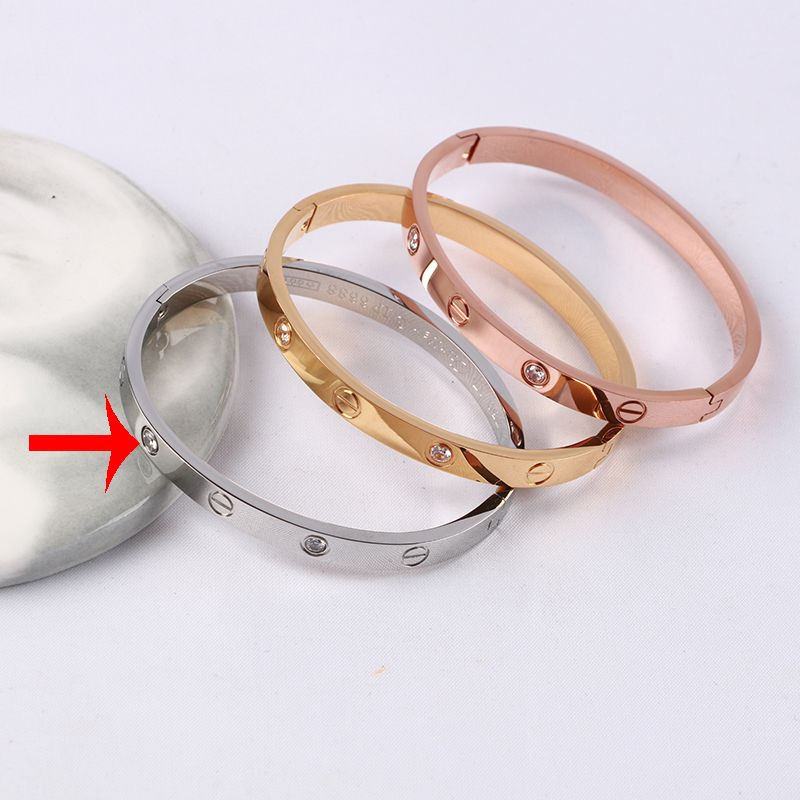 Серебряный браслет из титановой стали с застёжкой и стразами ASUT46415