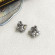 Серебристые серьги-пусеты с фактурой Мятый металл и серебряным гвоздиком 1J11905CJJ