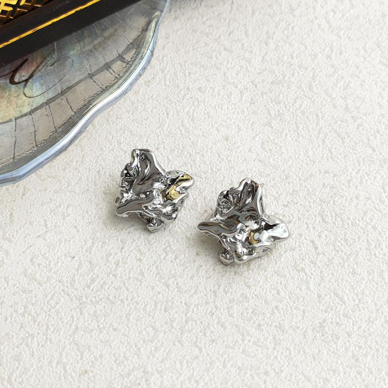 Серебристые серьги-пусеты с фактурой Мятый металл и серебряным гвоздиком 1J11905CJJ