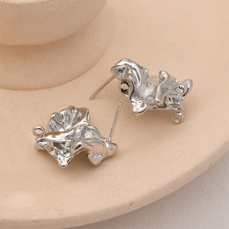 Серебристые серьги-пусеты с фактурой Мятый металл и серебряным гвоздиком 1J11905CJJ