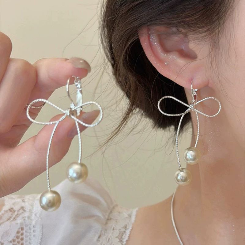 Серебряные серьги с бантом, жемчугом и кисточкой CJZ41930