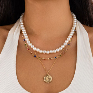 Многослойный сет из жемчужного чокера и цепочек с монетой CJH22176