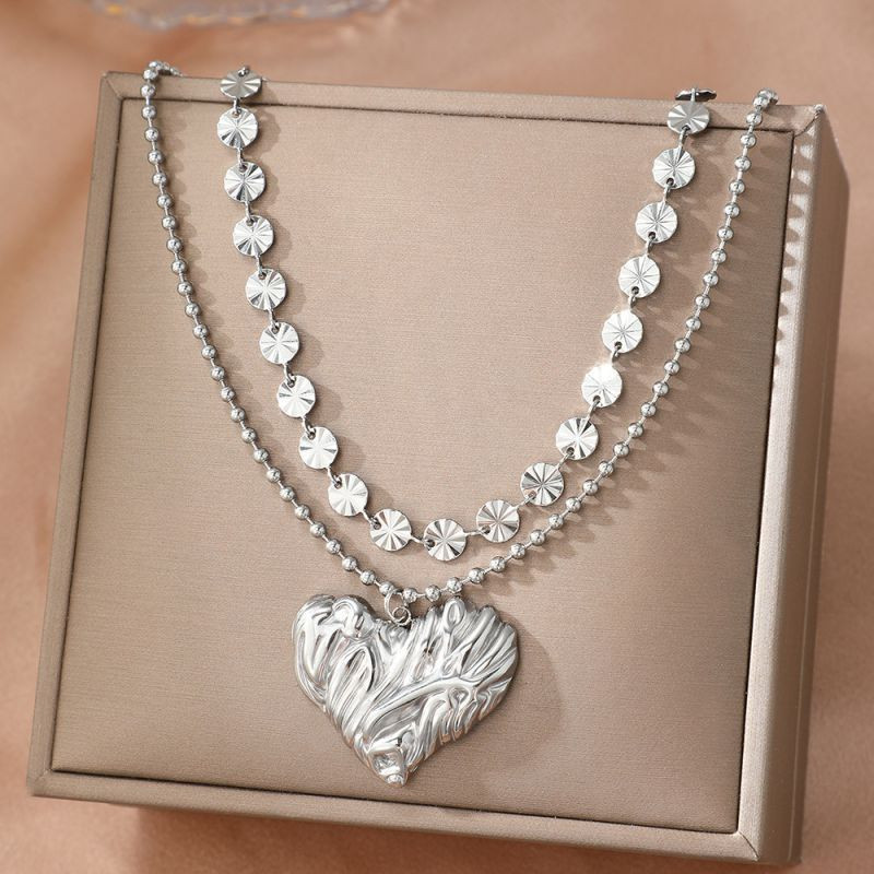 Серебристое многослойное колье с сердцем CJM03765